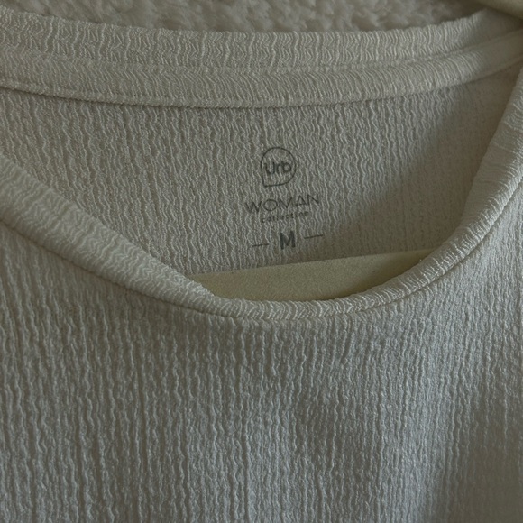 SOLD Puff sleeve cropped long sleeve top - Picture 2 of 2